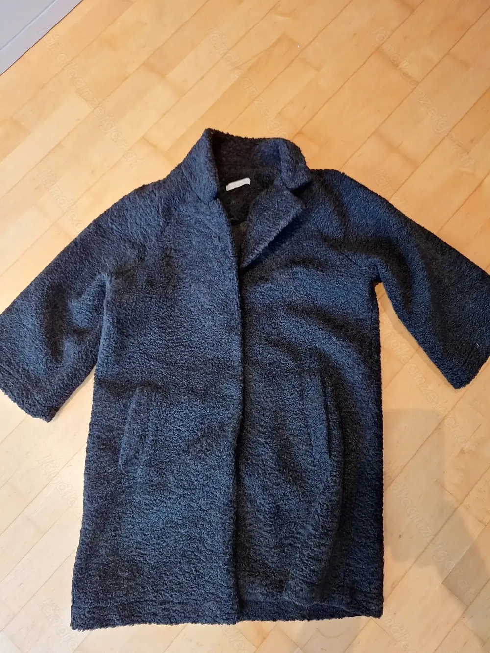 Schwarzer Boucle Mantel