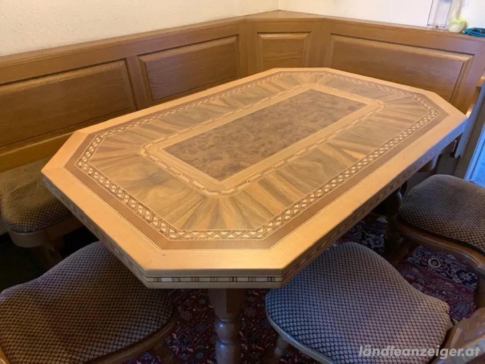 Vollholzesstisch mit Einlegearbeiten (Intarsien)