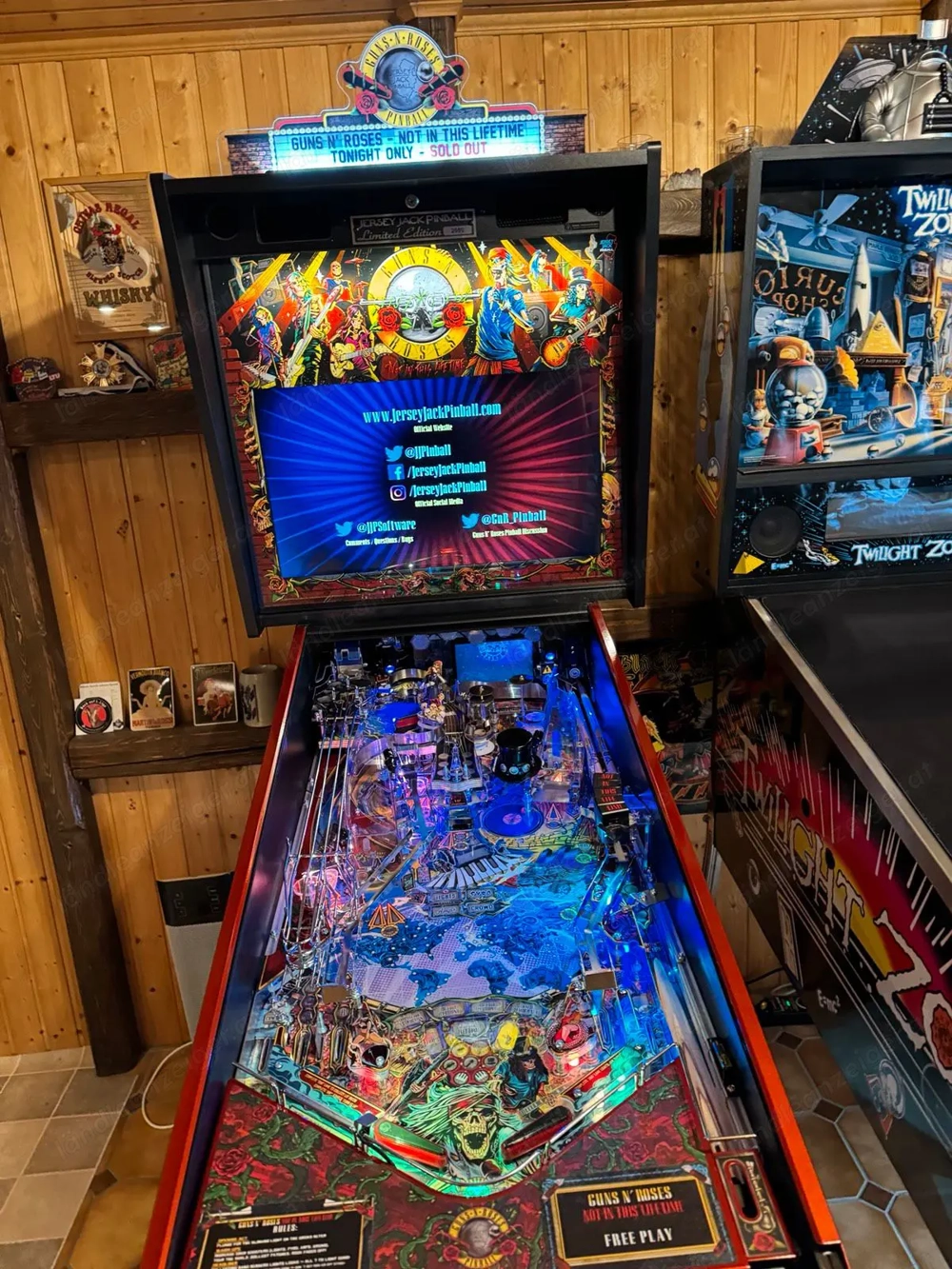 Guns N' Roses Limited Edition Pinball Flipper