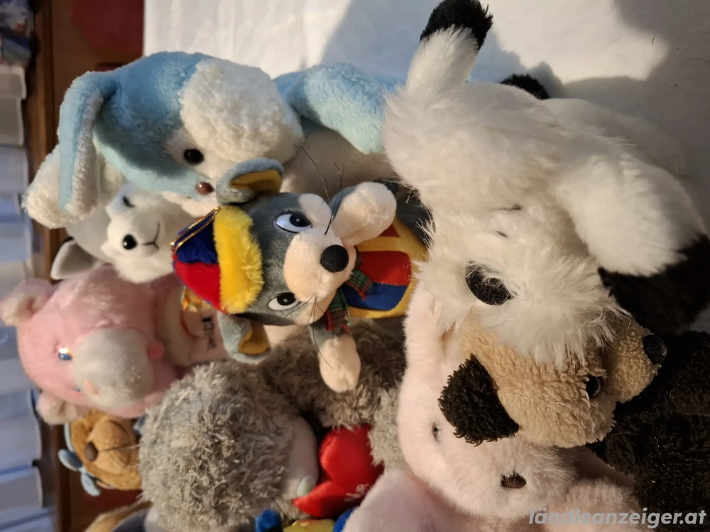 Diverse gebrauchte Stofftiere