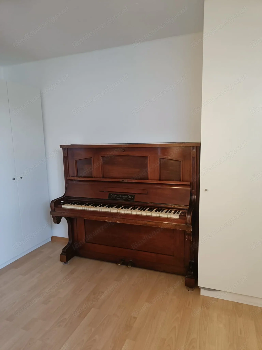 Klavier zu verschenken