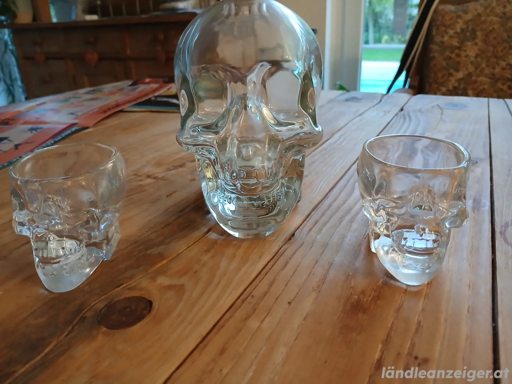 Totenkopf Glasflasche