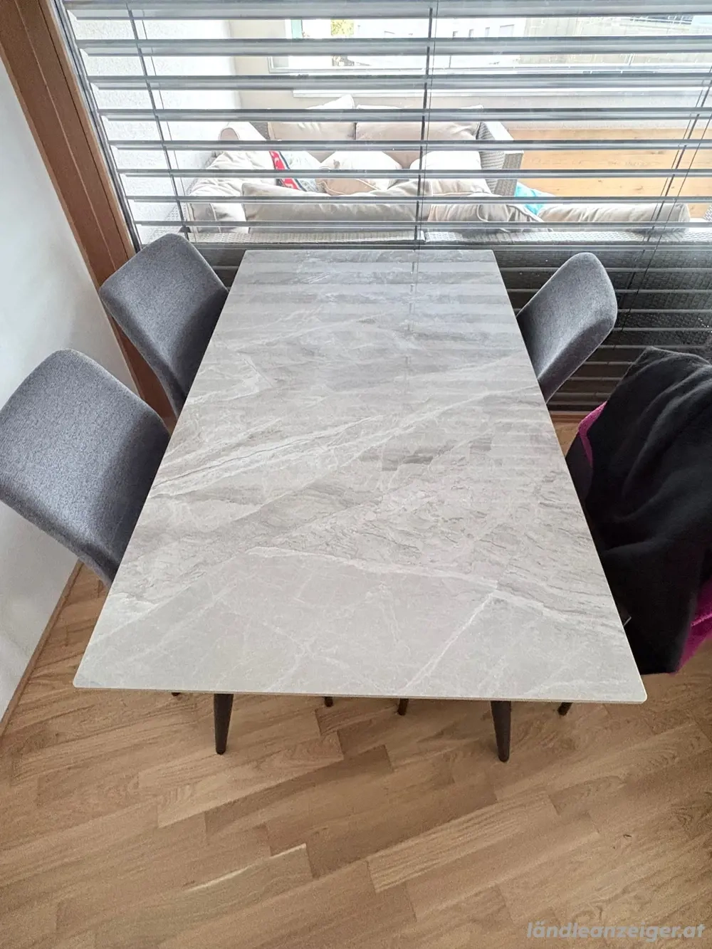 Esstisch mit 4 Stühlen 