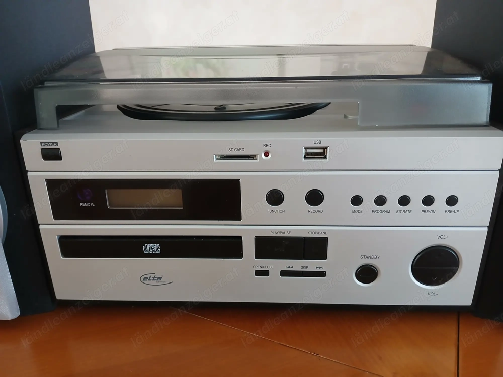 Stereo Kompaktanlage mit  Aufnahmefunktion von Schallplatten auf digital !! neuwertig  nur Euro 85,-