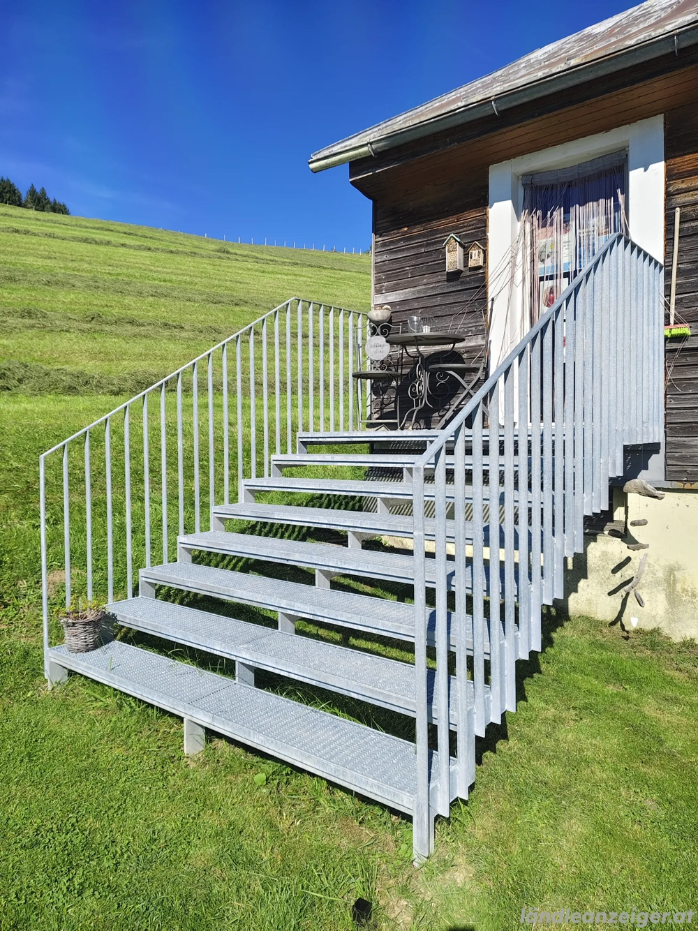 Gartentreppe mit Gitterrost