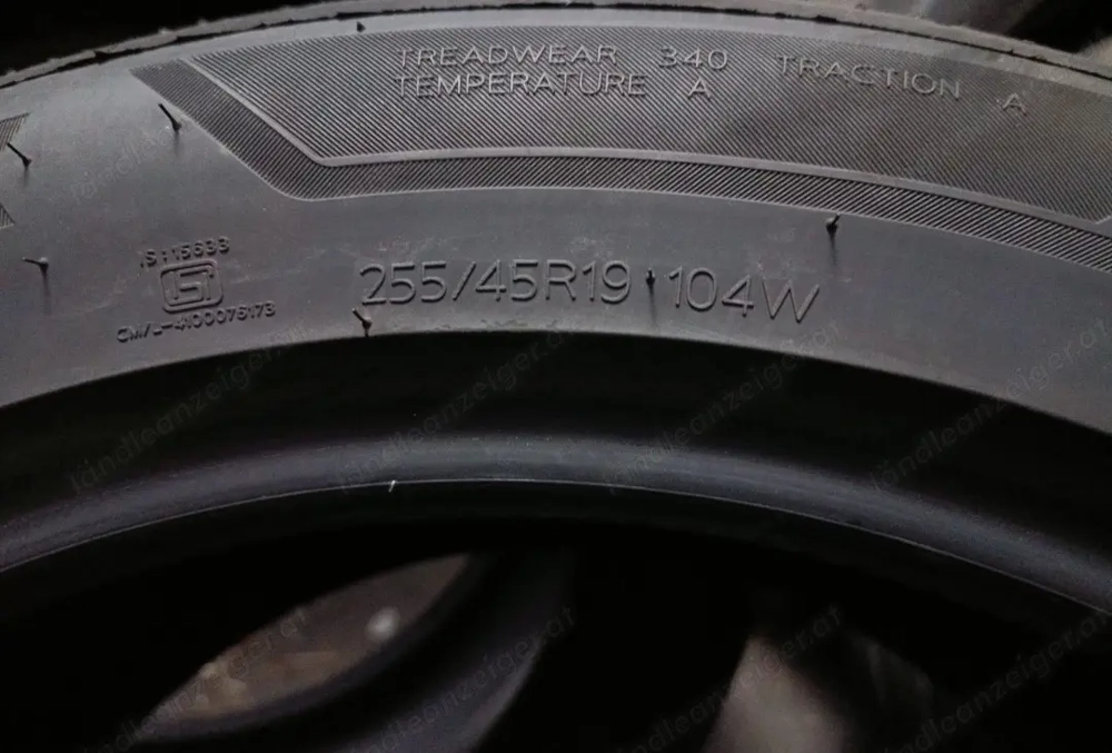 4 x Sommerreifen 255 45 R19 104w  XL 900 kg Ev neuwertig 1100 km gelaufen 