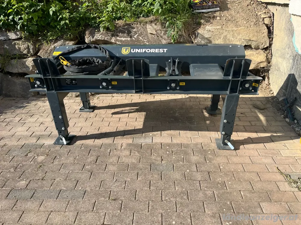 Uniforest VM4 Walzenförderer Stammförderer
