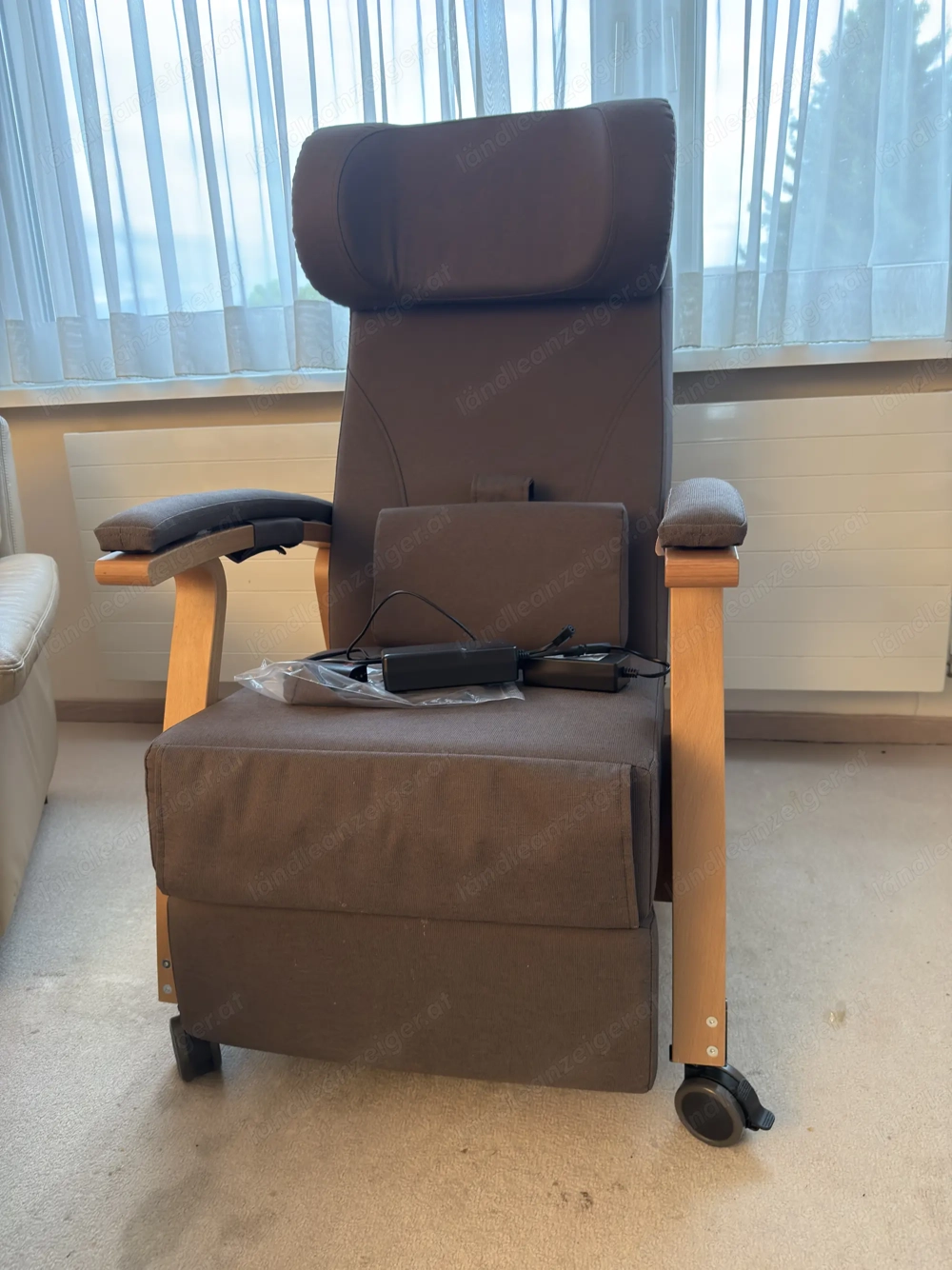 Bequemer Fernsehstuhl mit Rollen elektrisch Pflegesessel