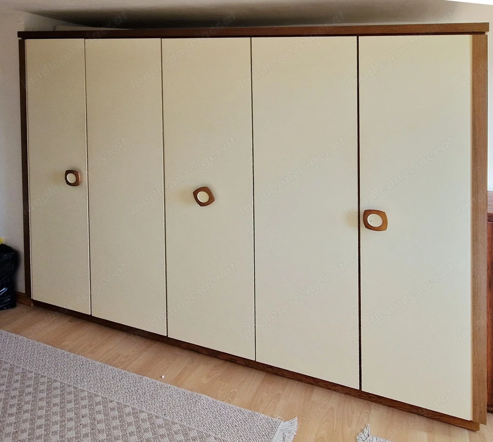 Schrank fünftürig weiß