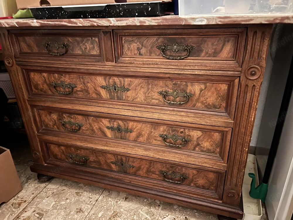 Schöne alte Kommode