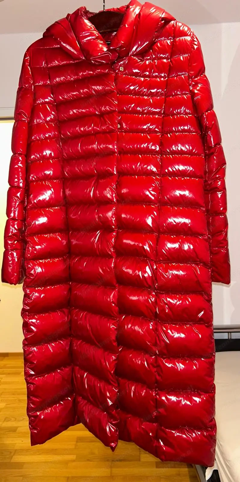 Wunderschöner neuer Wintermantel