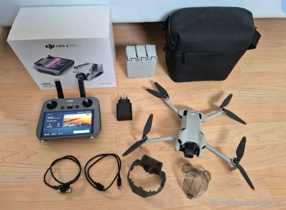 DJI Mini 4 Pro Fly More Combo mit Zubehör