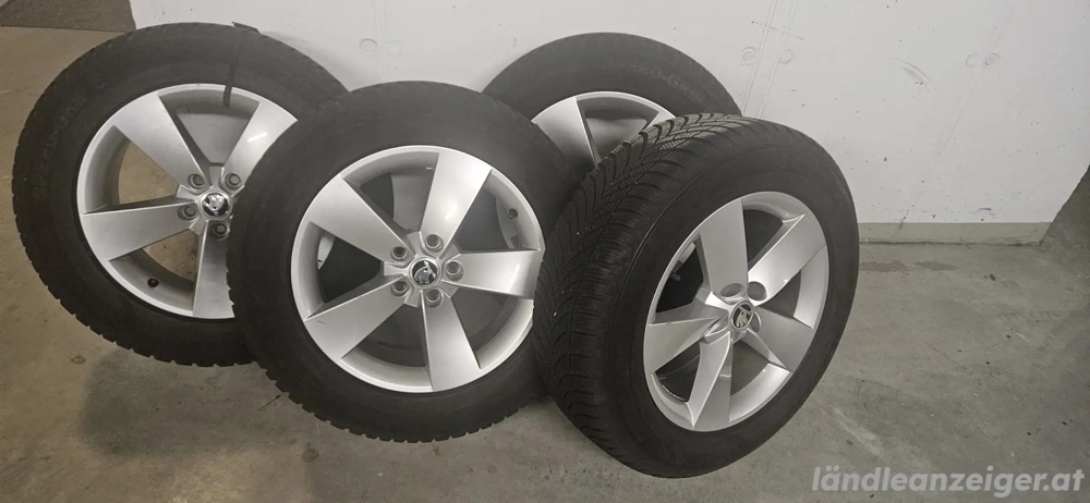 Alufelgen mit Winterreifen 215 65 R17
