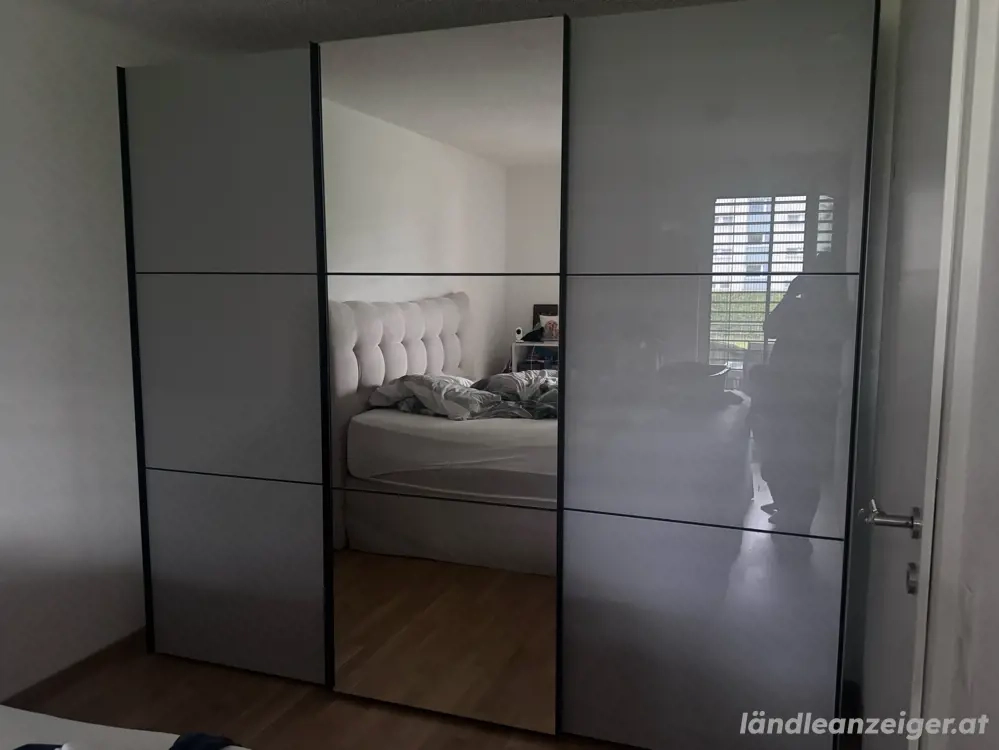 Kleiderschrank 