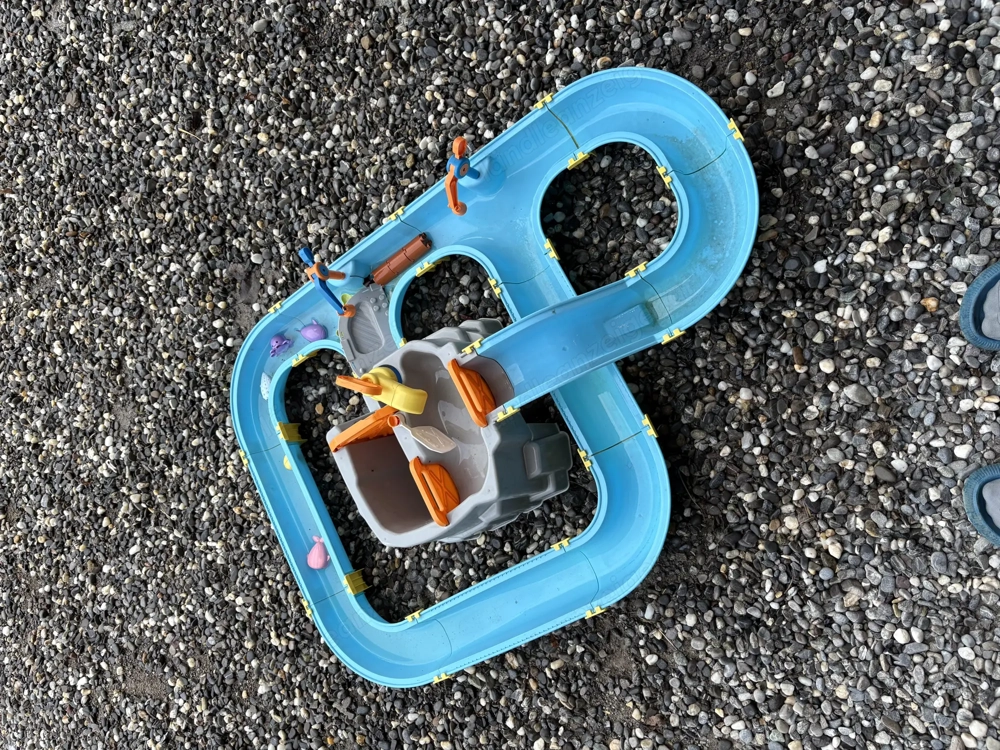 Spielwasserbahn für Kinder