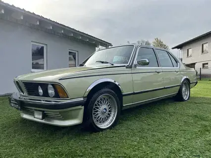 BMW 733i (E23)