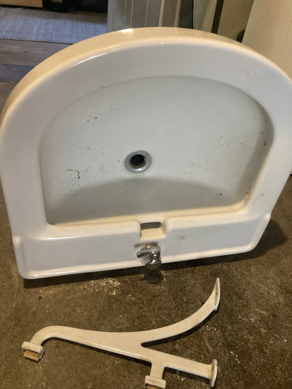 Altes Keramik Waschbecken 