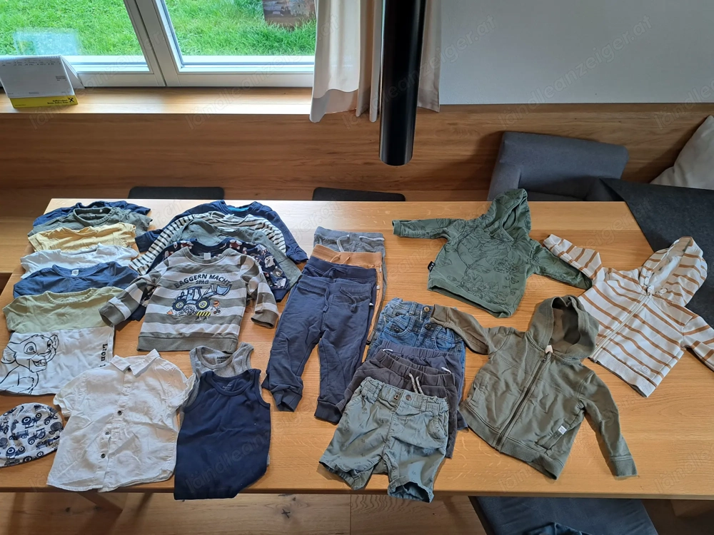 Kinderkleidung für Jungs. Gr. 86