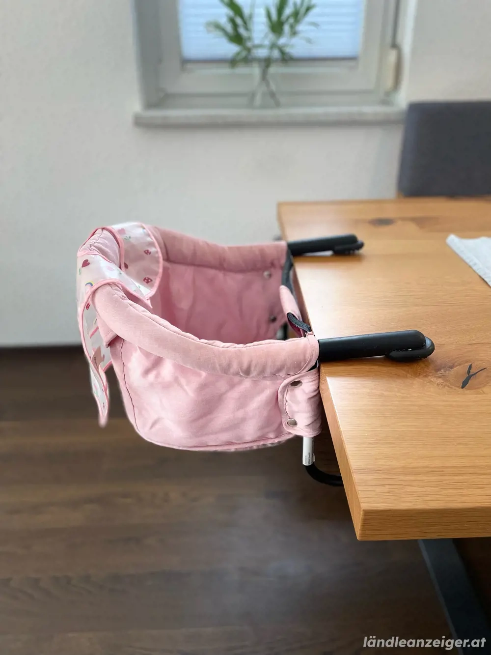 Babysitz für Esstisch