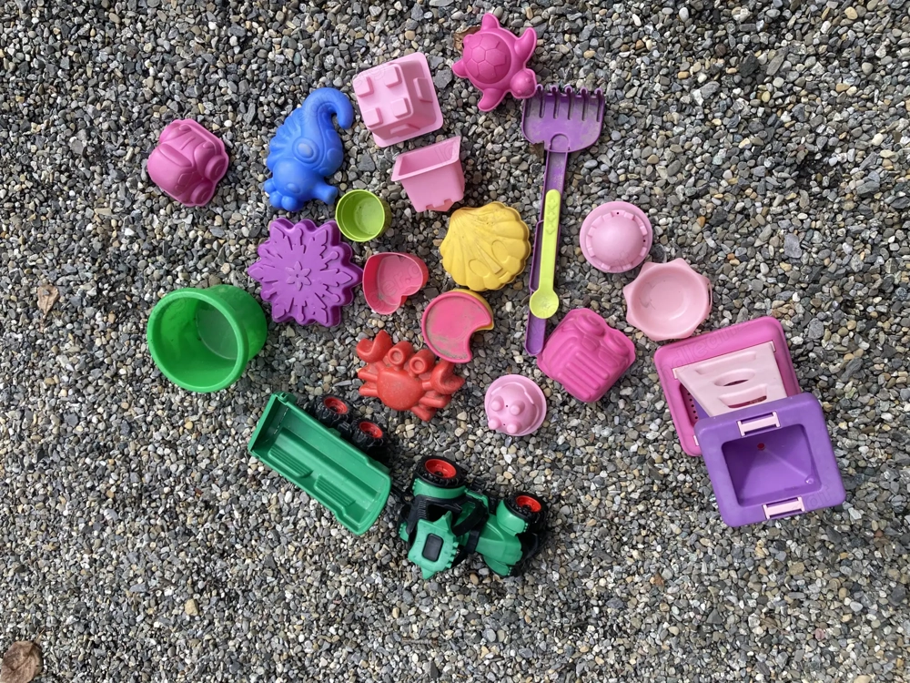 Sandspielzeug zu verschenken