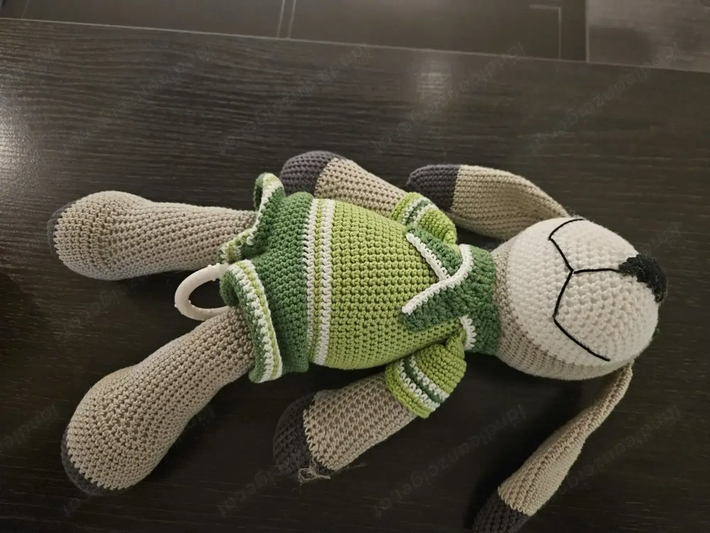 Gehäkelte Spieluhr in Grün Grau