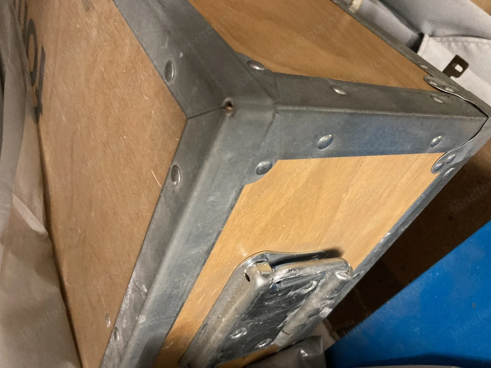 VollHolzkiste mit metal Scharniere und Tragegriffe