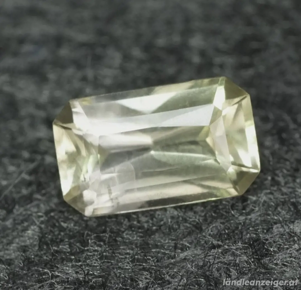 Gelber Saphir 1.11cts (Natürlich, unbehandelt) 