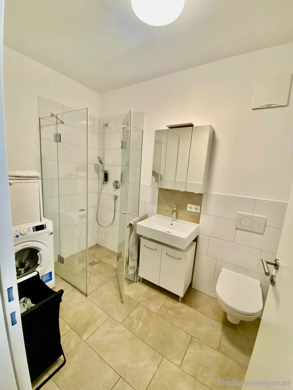 Badezimmer Ober- und Unterschrank 