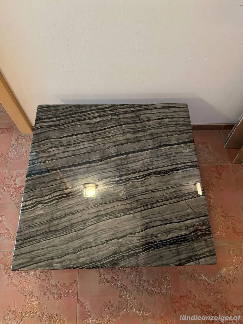 Unikat: Couchtisch mit Marmorplatte