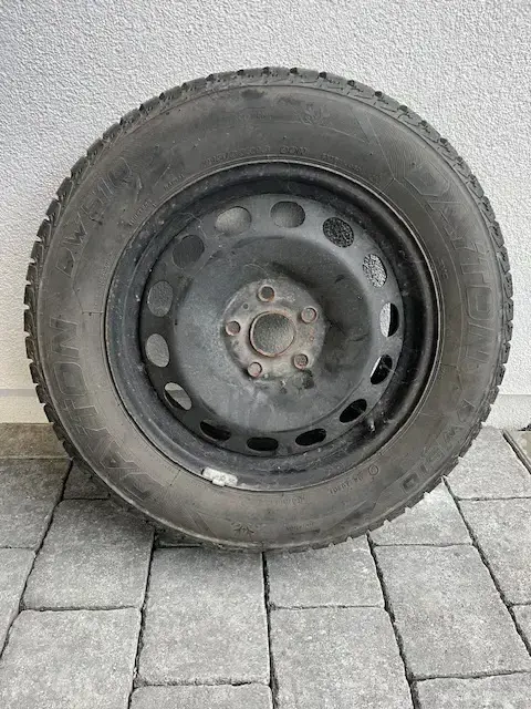 Winterreifen samt Felgen zu verkaufen