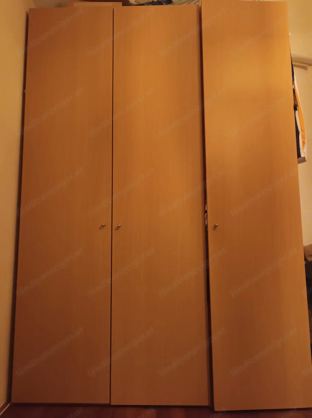 Kleiderschrank dreiteilig