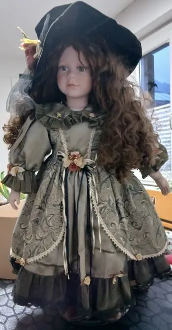 Handgefertigte Porzellanpuppe von Adelie Creation Paris  Art   Land Collection 