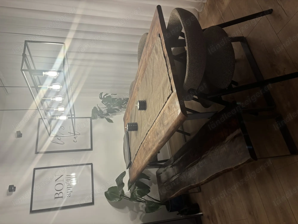 Esstisch aus Massivholz mit Sitzbank (ohne Stühle)