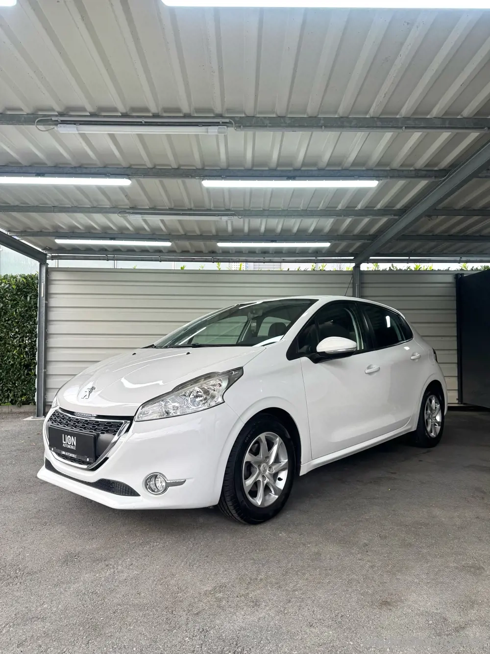 Peugeot 208 1.4 16V VTi Active Klima*Touchscreen*Bluetooth*Navi *ACC Peugeot 208 1.4 16V VTi Active Klima*Touchscreen*Bluetooth*Navi *ACC