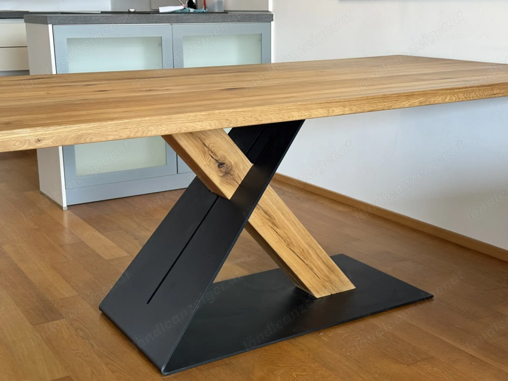 Neuer hochwertiger Esstisch