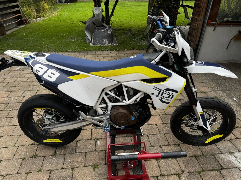 Husqvarna 701 Supermoto