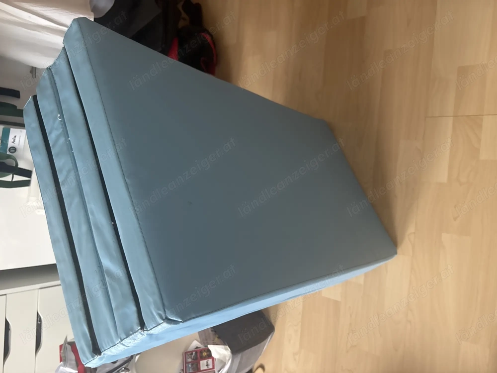 Turmatte ausklappbar in hellblau (yoga,etc.)