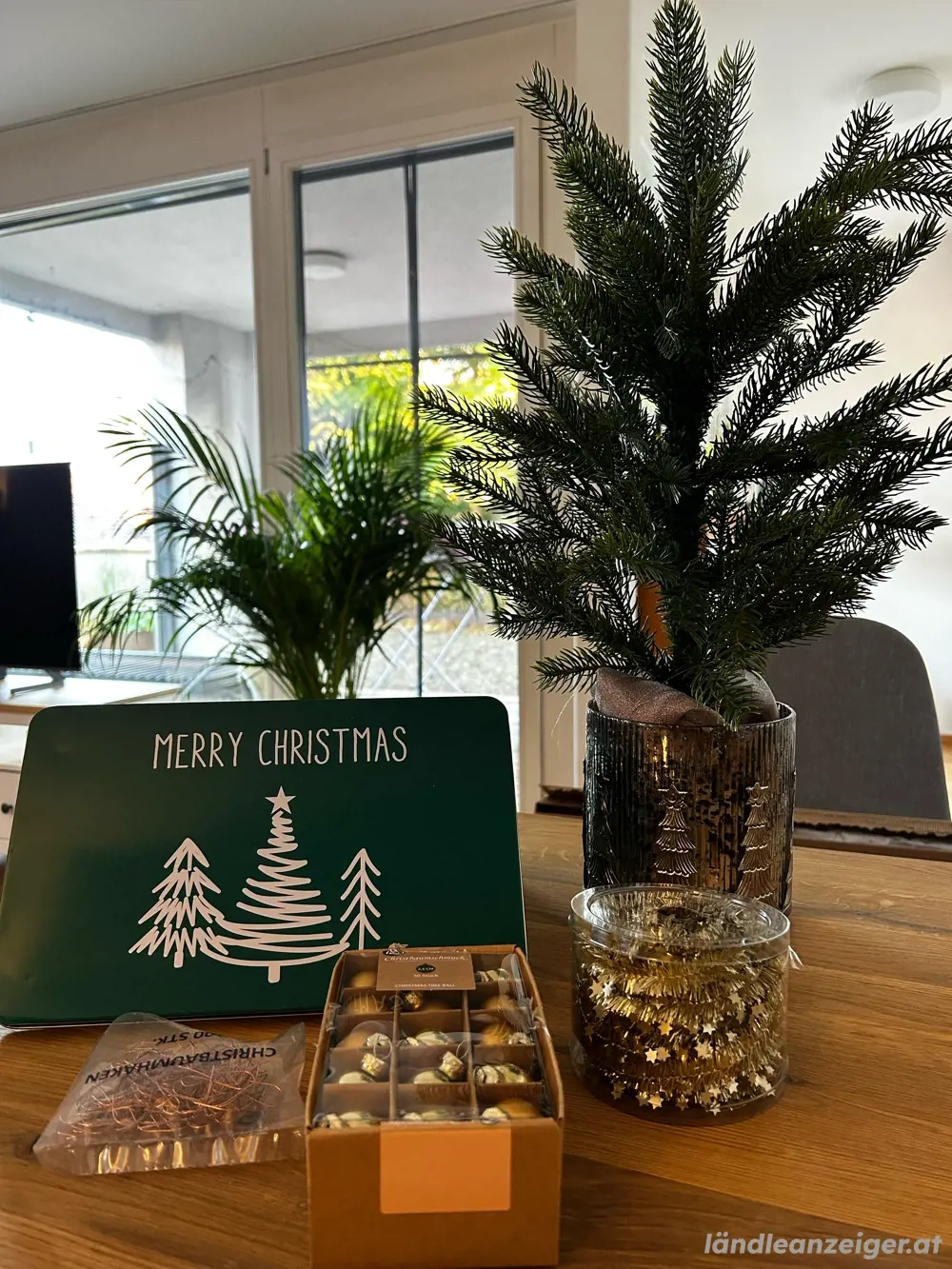 Kunsstoff Weihnachtsbaum inkl. Deko