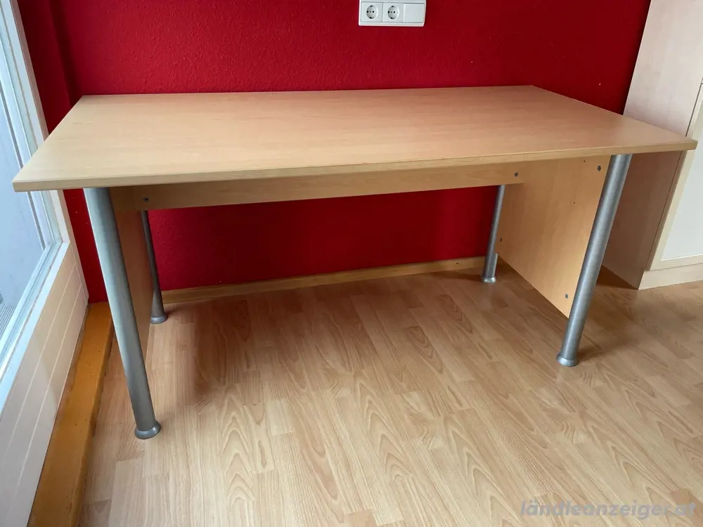 Schreibtisch