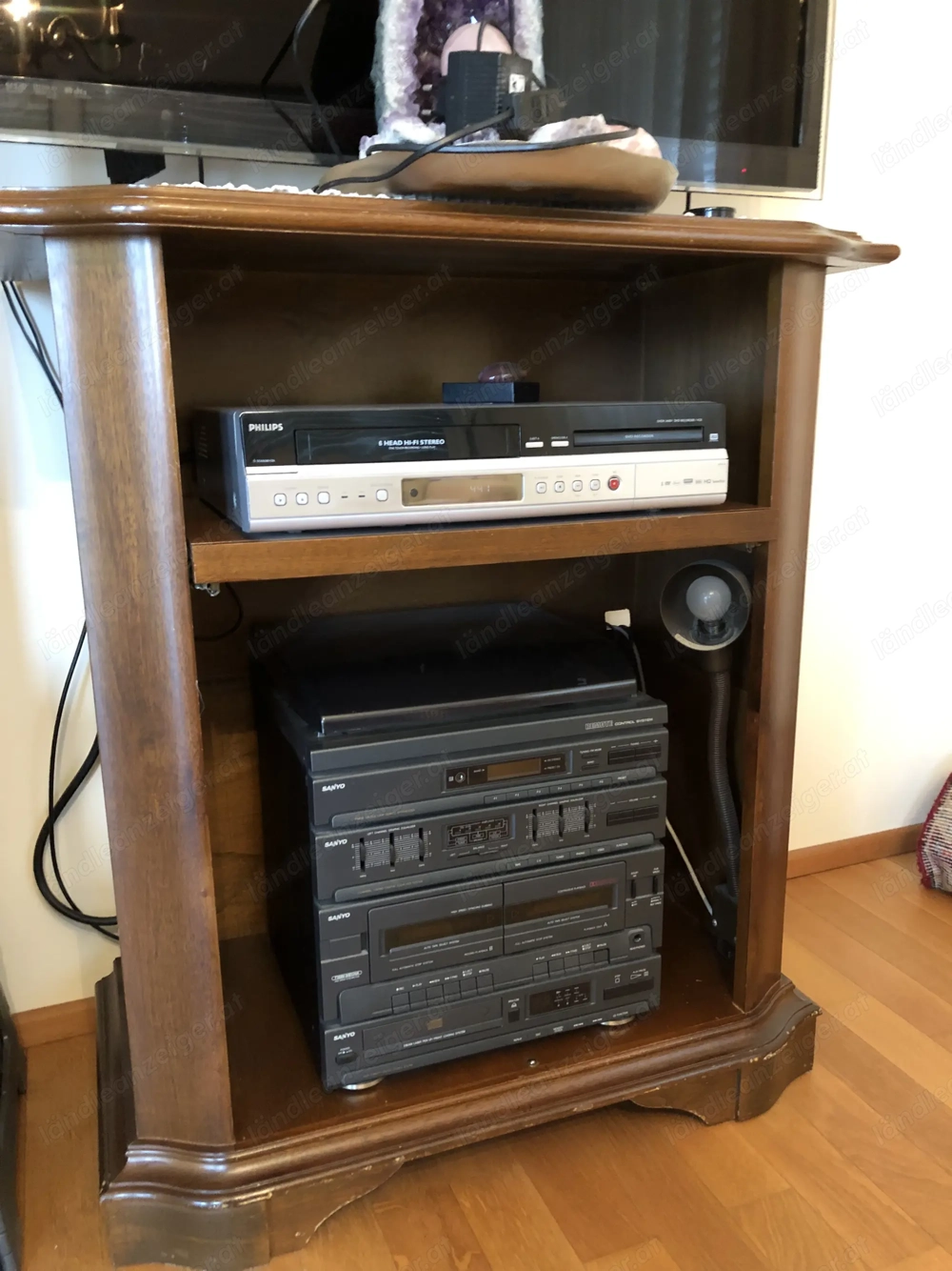 Fernseh- und Sterioanlagekasten 