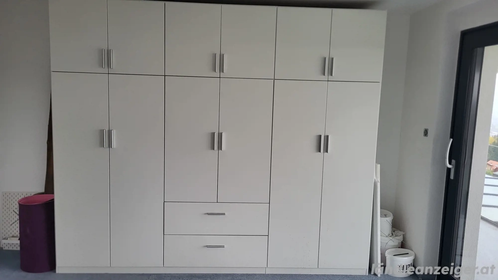 Kleiderschrank