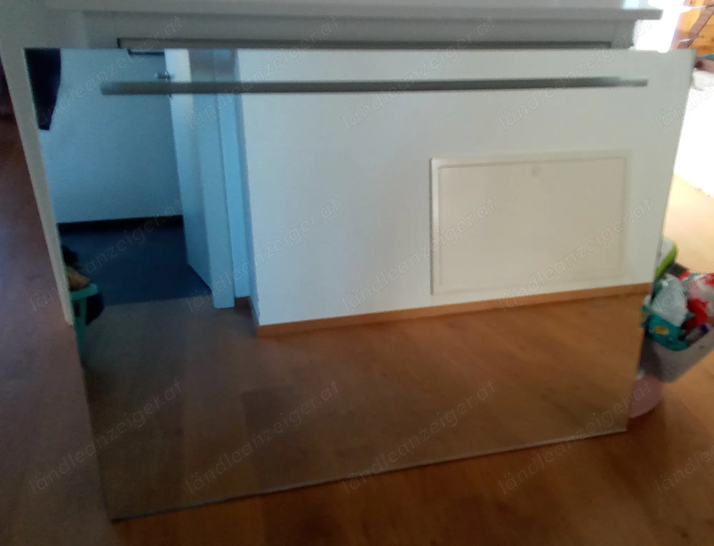 Spiegel mit Beleuchtung 