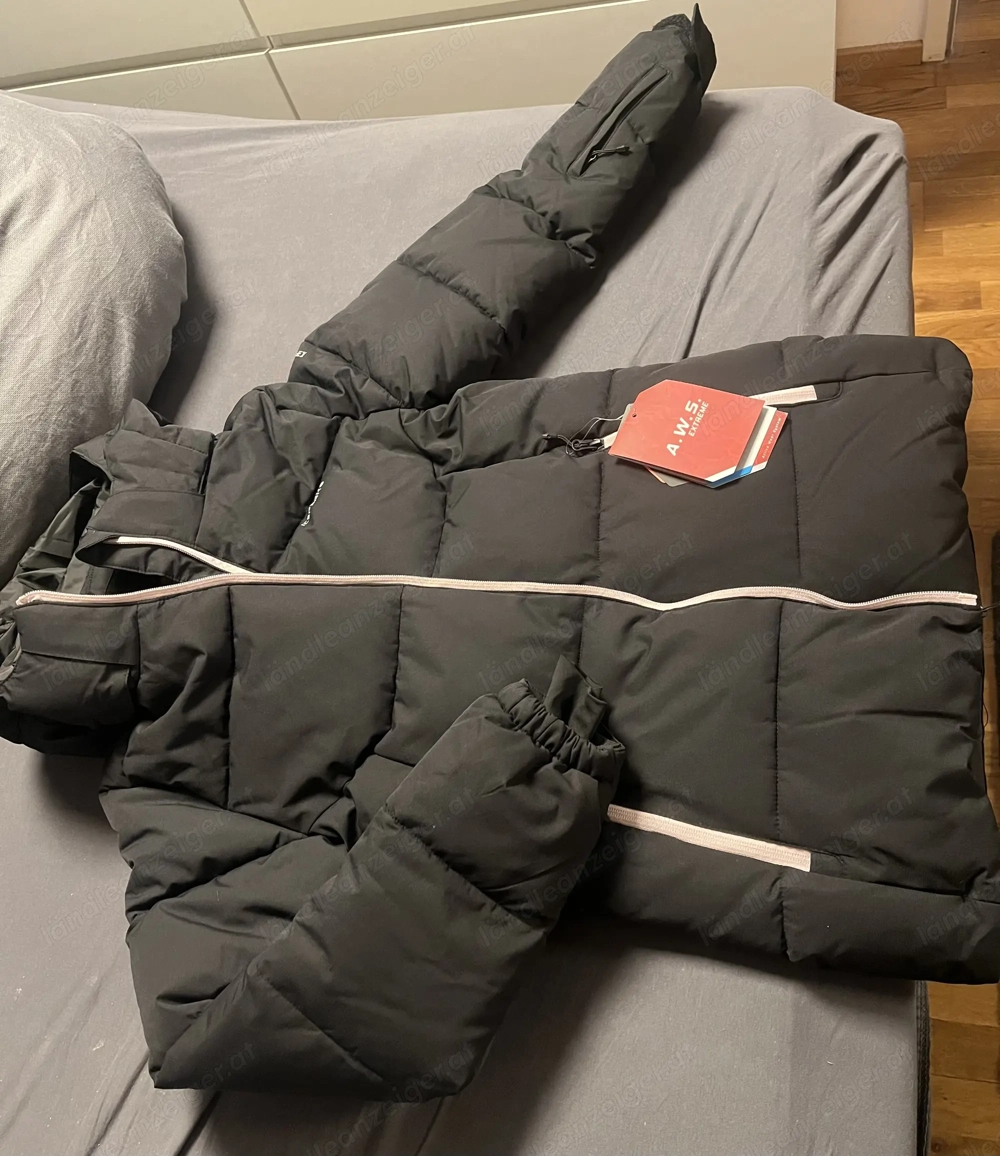 Schwarze Ski Winterjacke von Icepeak