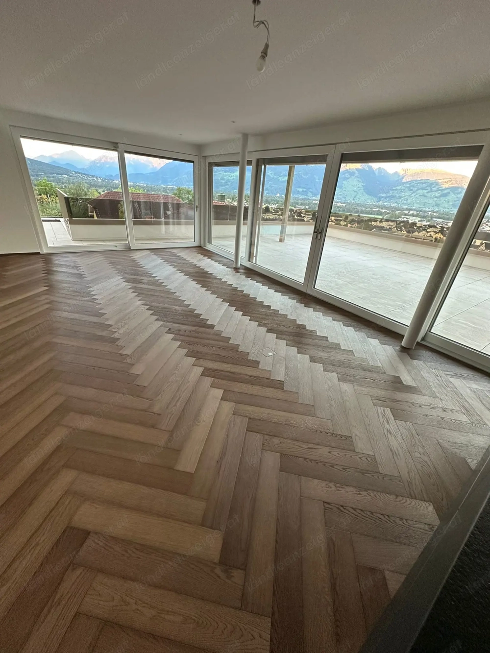 Bodenleger gesucht? Hier bin ich   zuverlässig & flink! 