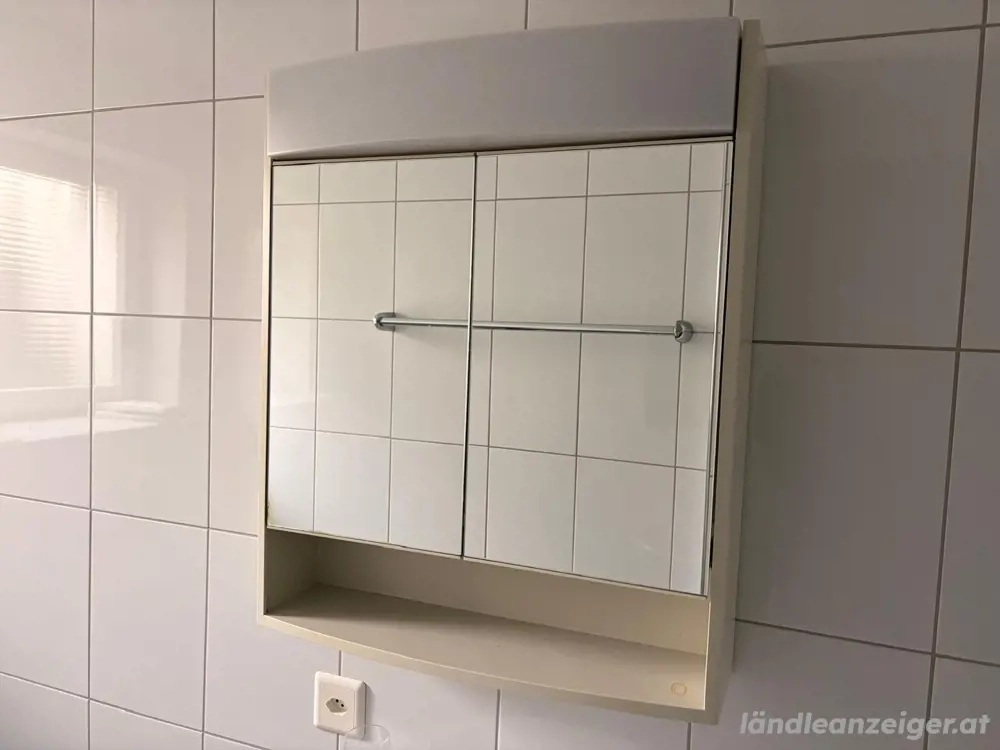 Spiegelschrank