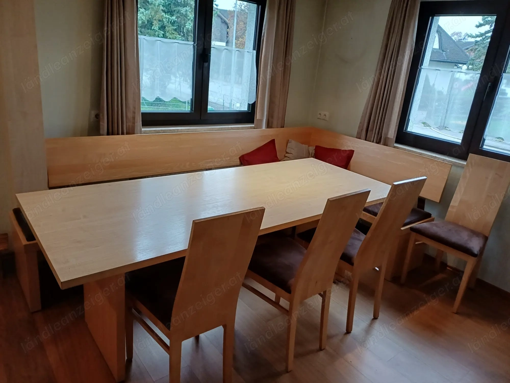 Eckbank,  Tisch und Stühle 
