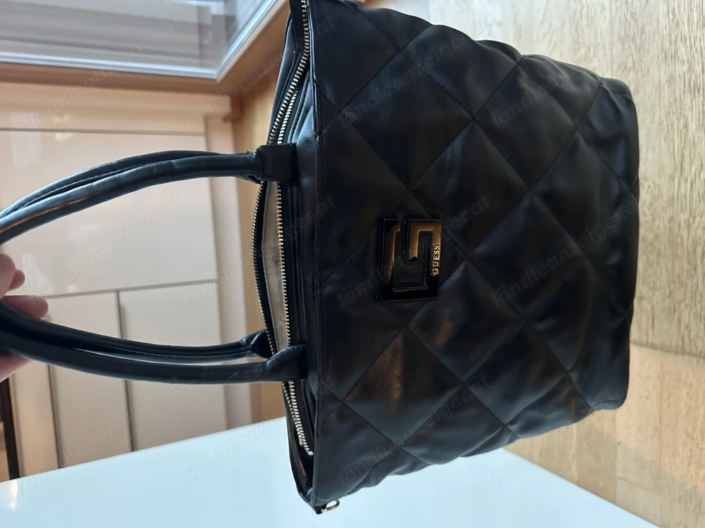 Guess Handtasche schwarz Kunstleder gesteppt