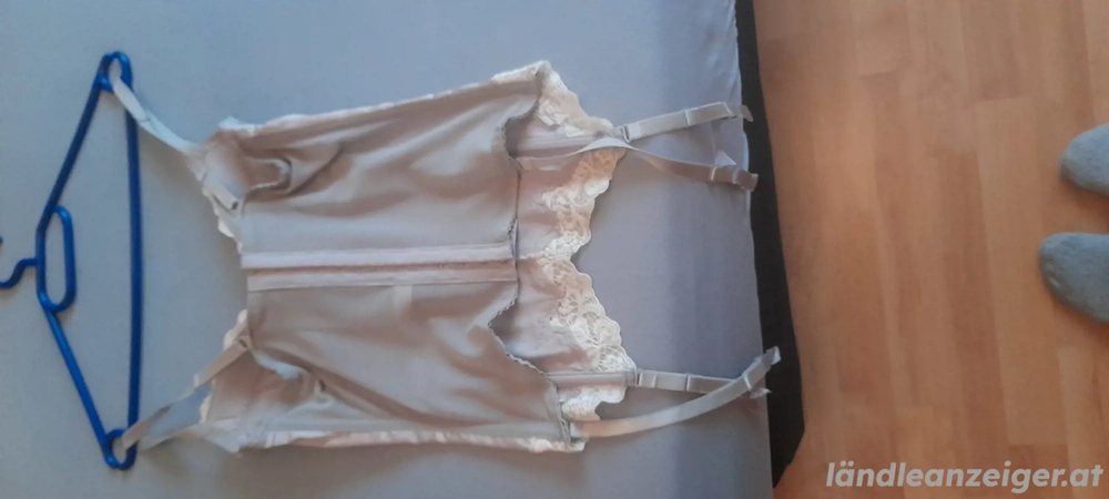 Zu verkaufen, Corsage 