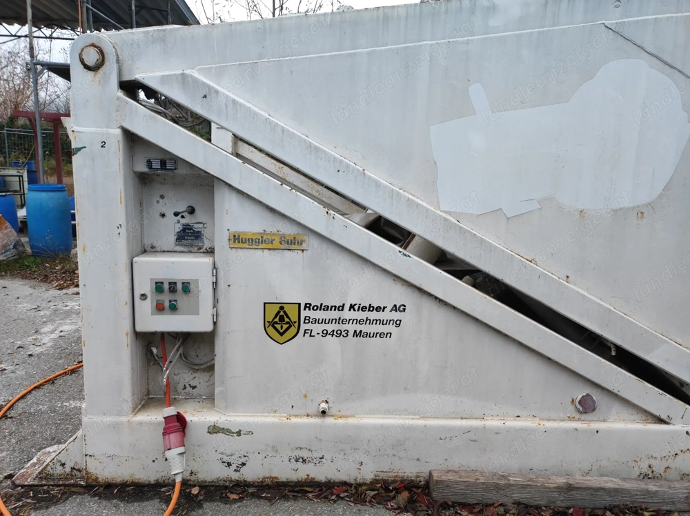 Kippbares Umschlaggerät geschlossen