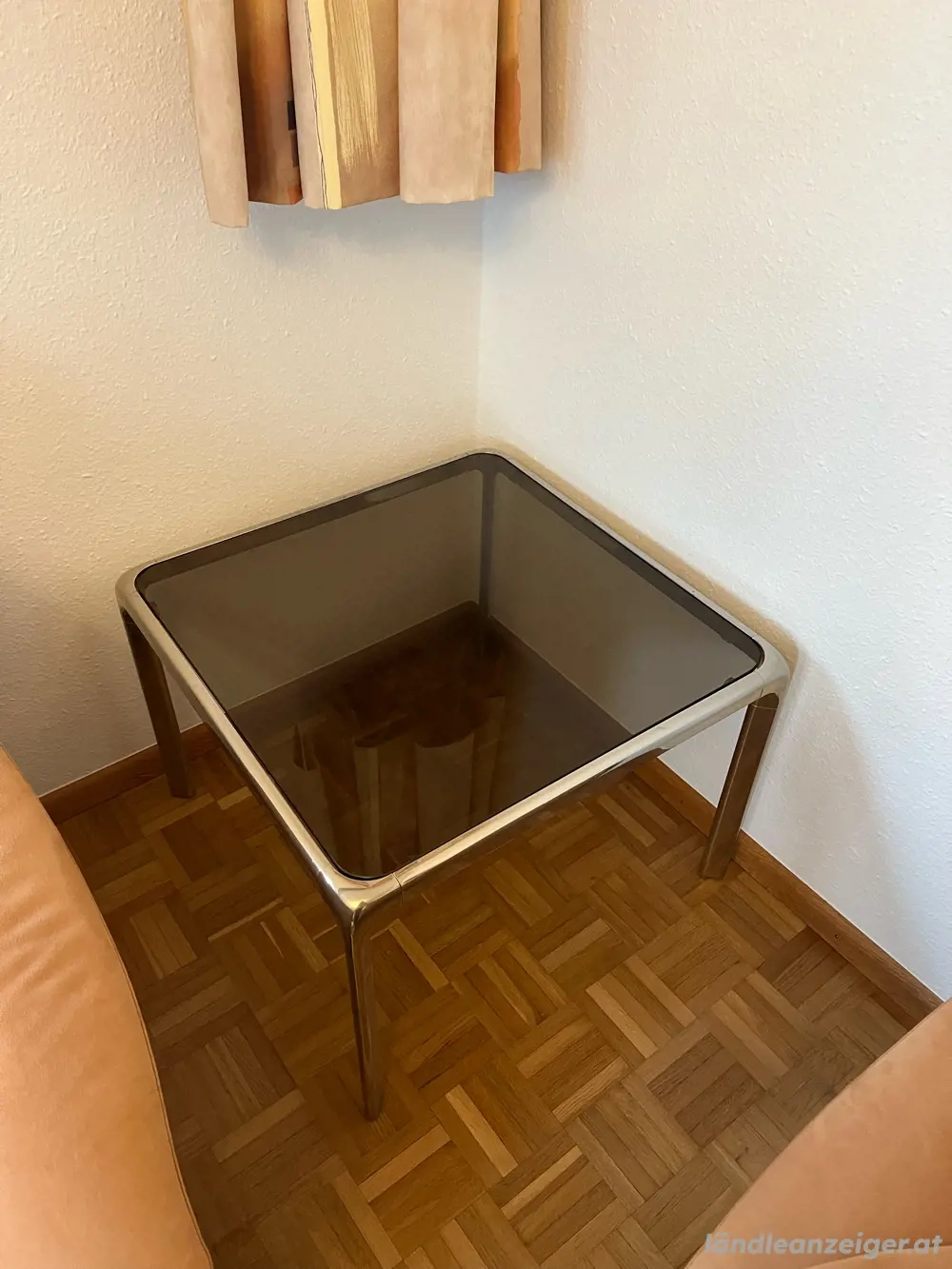 quadratischer Glastisch